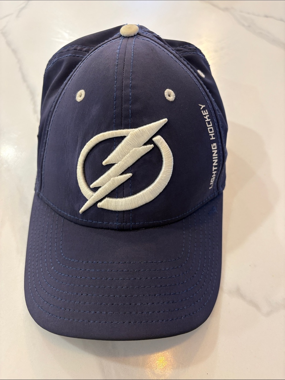 Men’s Medium NHL Tampa Bay Lightning Navy Blue Baseball Cap